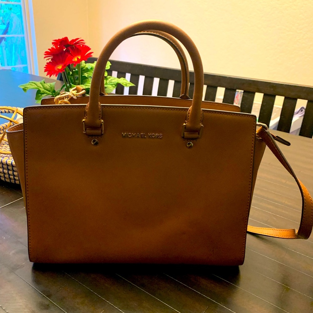 Barley used Micheal Kors purse